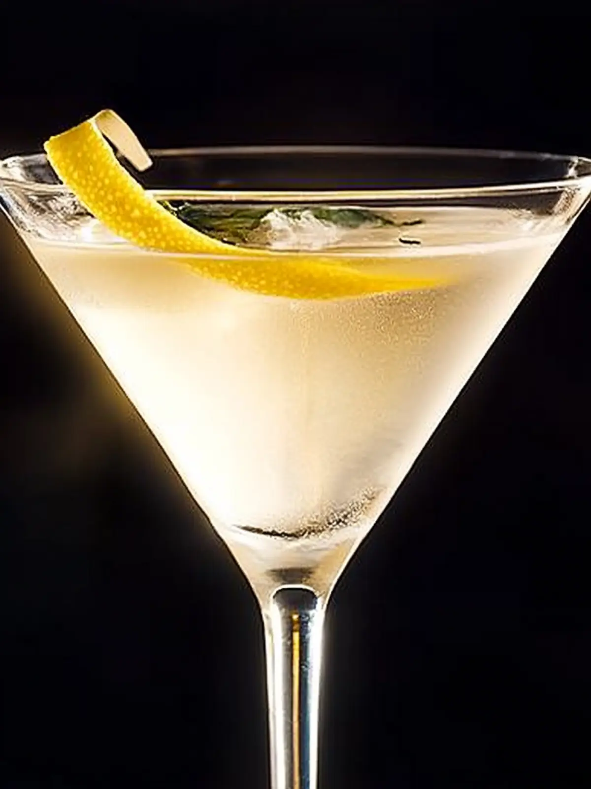 Master the Vesper Martini: Your Quick Guide to Elegance 2 Vesper Martini