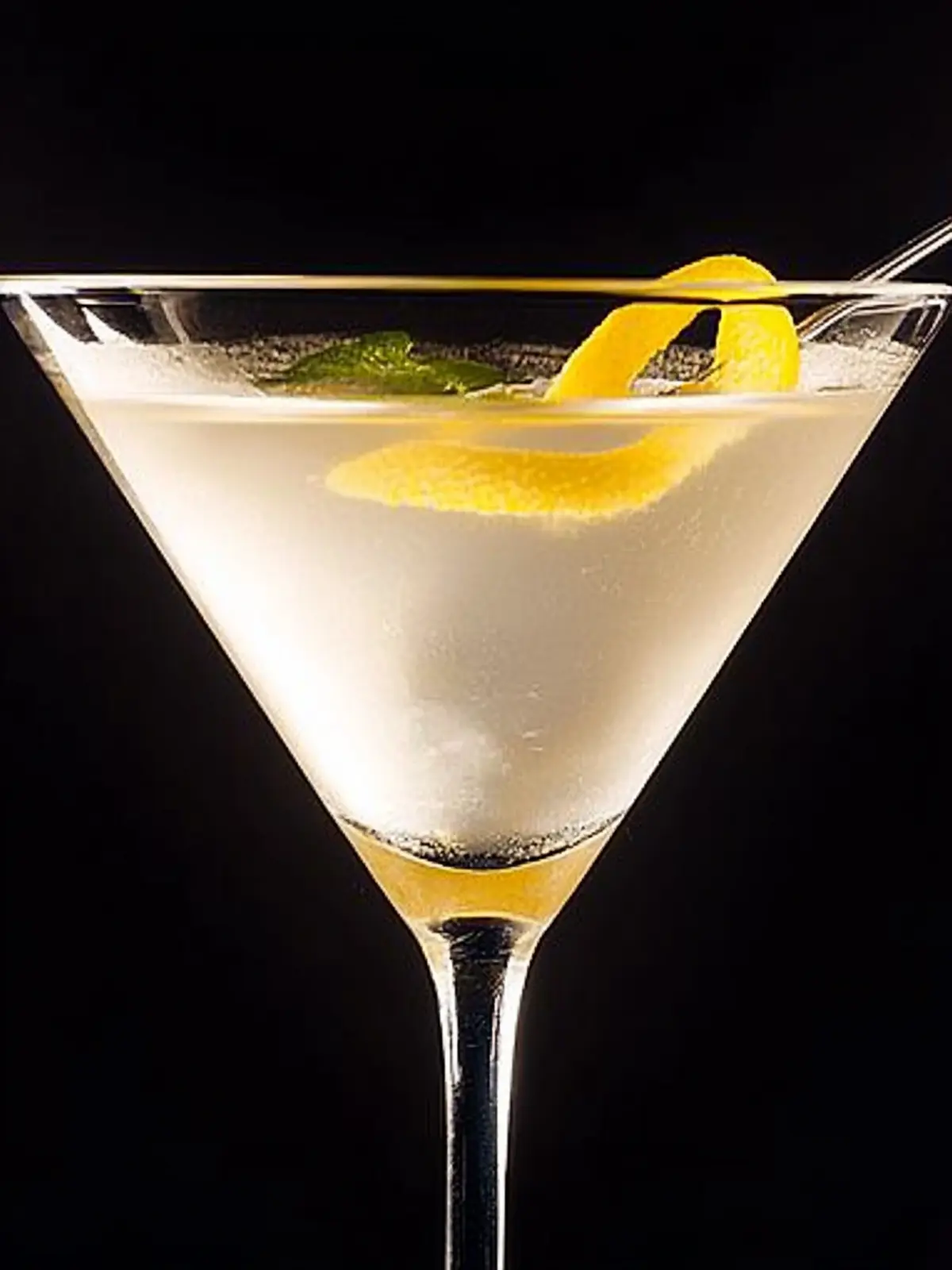 Vesper Martini: Shake Up a Classic with a Smooth Twist 3 Vesper Martini