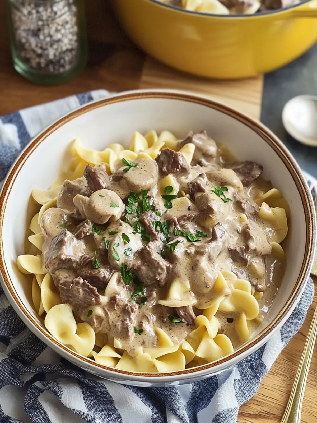 Slow Cooker Beef Stroganoff: Comfort Food Made Effortless 2 Slow Cooker Beef Stroganoff